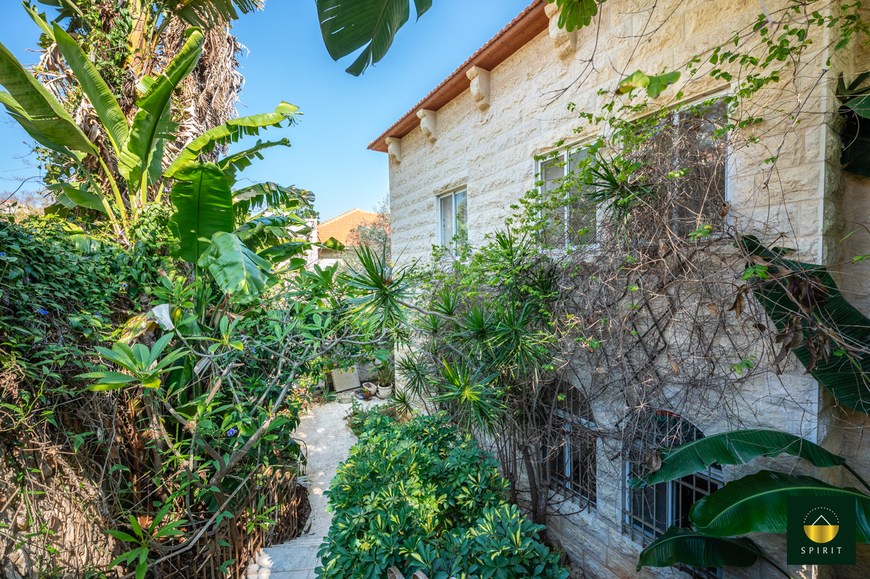 Country-Style Stone Villa with Mountain Views in Givat Eden | 6 Rooms