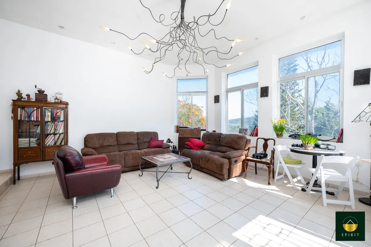 Country-Style Stone Villa with Mountain Views in Givat Eden | 6 Rooms, Zichron Yaakov – photo 3