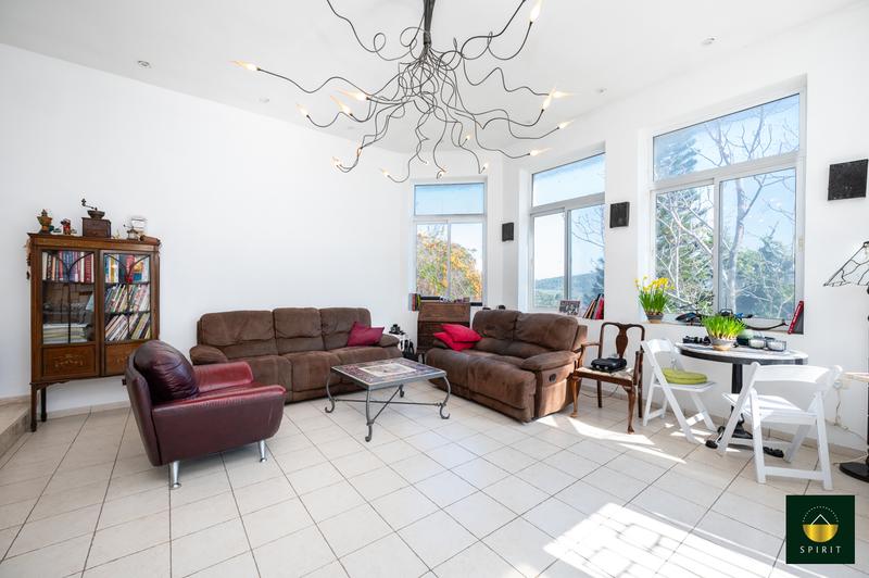 Country-Style Stone Villa with Mountain Views in Givat Eden | 6 Rooms – photo 3