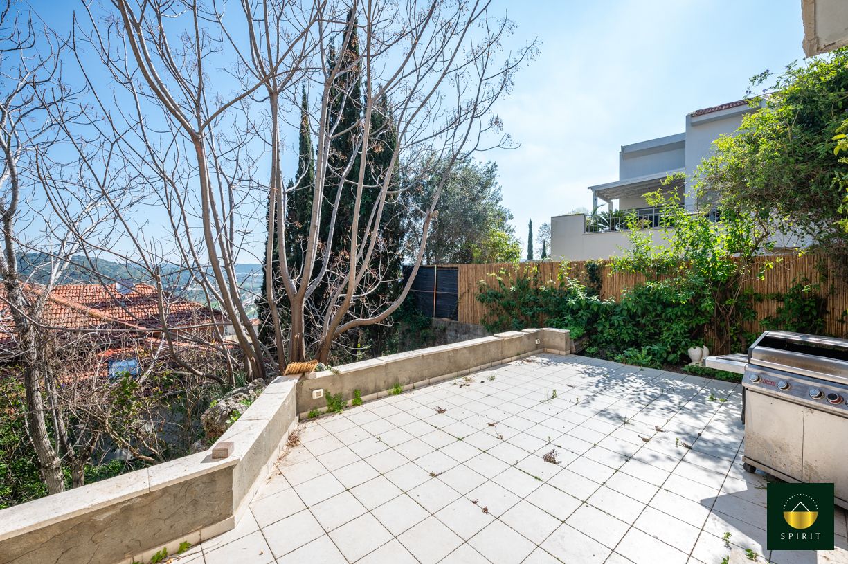 Country-Style Stone Villa with Mountain Views in Givat Eden | 6 Rooms בZichron Yaakov, זכרון יעקב – תמונה 6