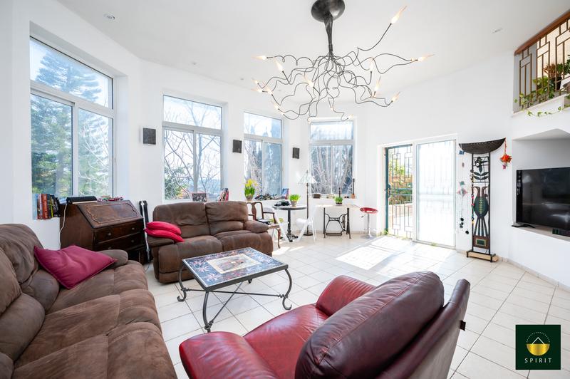 Country-Style Stone Villa with Mountain Views in Givat Eden | 6 Rooms – photo 7