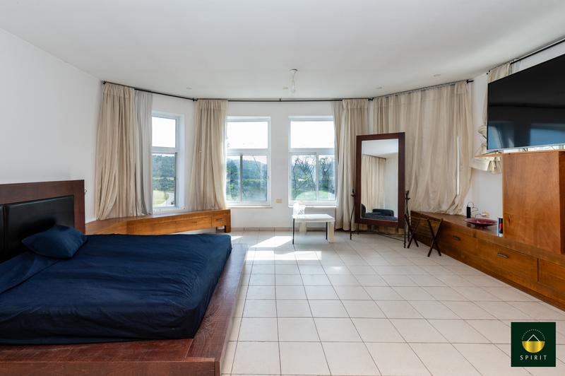 Country-Style Stone Villa with Mountain Views in Givat Eden | 6 Rooms – photo 9