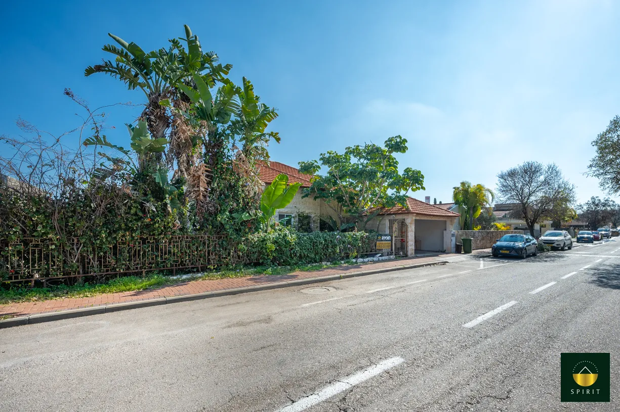 Country-Style Stone Villa with Mountain Views in Givat Eden | 6 Rooms, Zichron Yaakov – photo 12