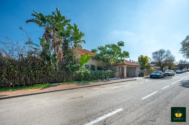 Country-Style Stone Villa with Mountain Views in Givat Eden | 6 Rooms – photo 12