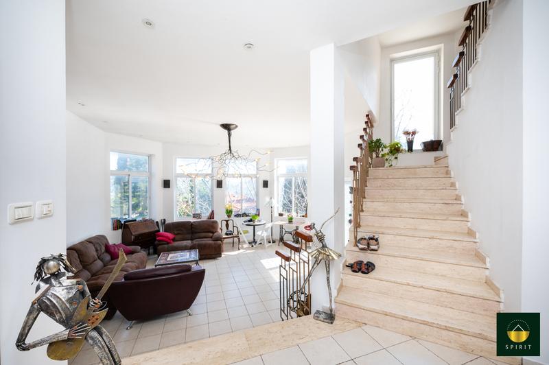 Country-Style Stone Villa with Mountain Views in Givat Eden | 6 Rooms – photo 13