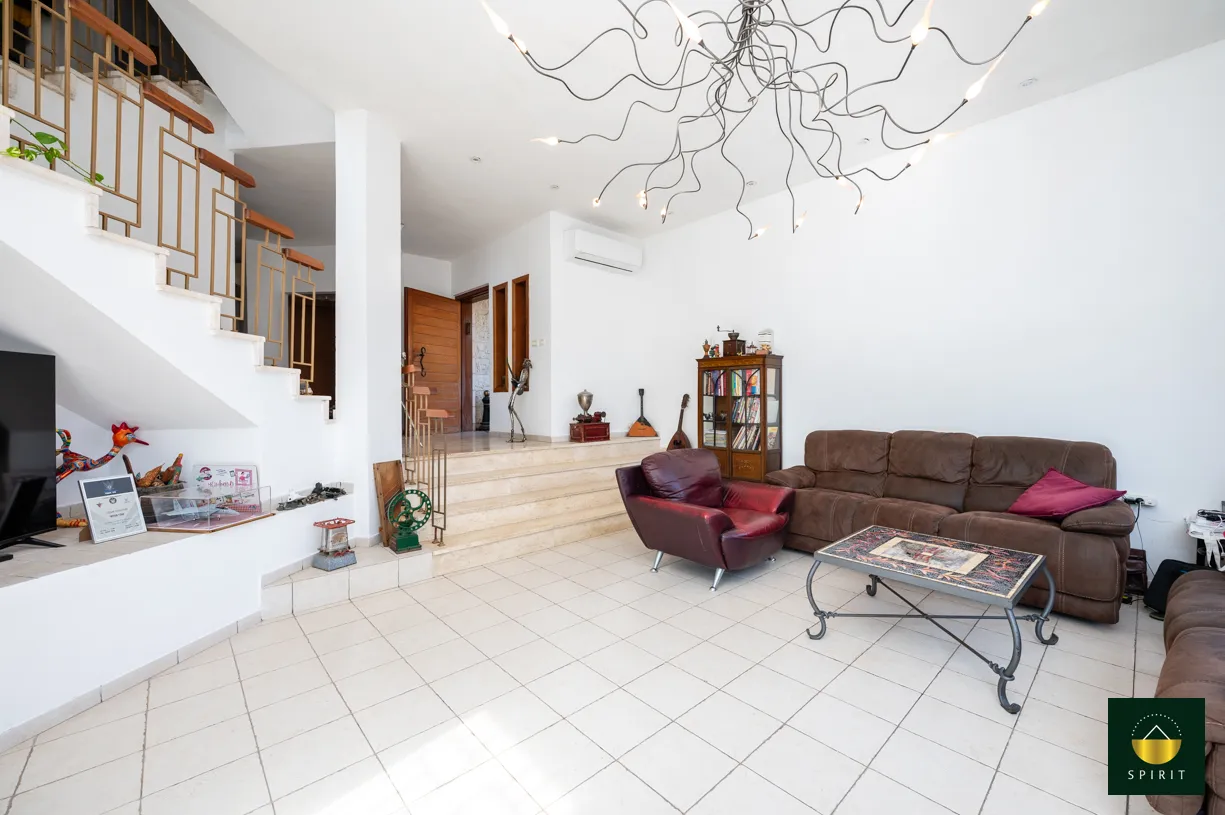 Country-Style Stone Villa with Mountain Views in Givat Eden | 6 Rooms, Zichron Yaakov – photo 14