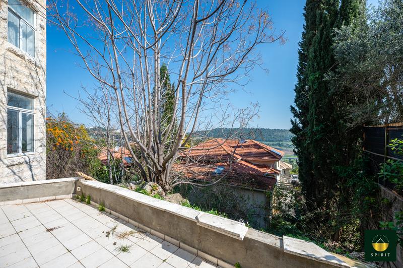 Country-Style Stone Villa with Mountain Views in Givat Eden | 6 Rooms – photo 15