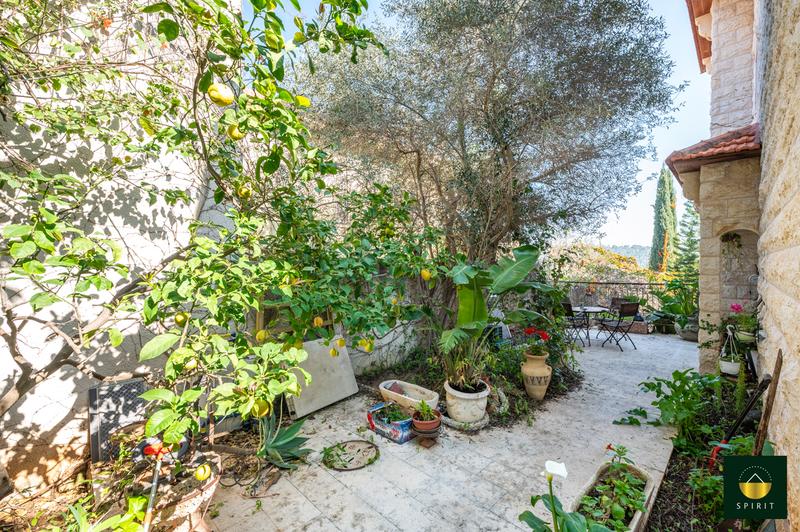Country-Style Stone Villa with Mountain Views in Givat Eden | 6 Rooms – photo 16