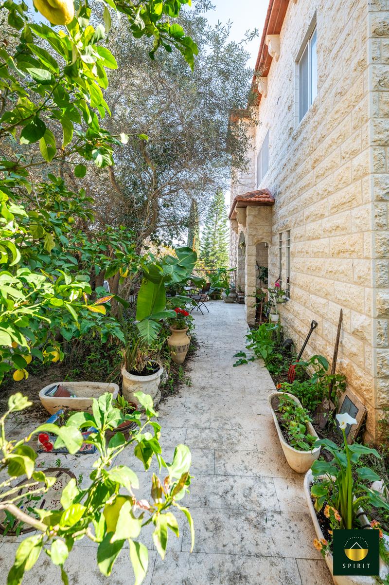 Country-Style Stone Villa with Mountain Views in Givat Eden | 6 Rooms – photo 17