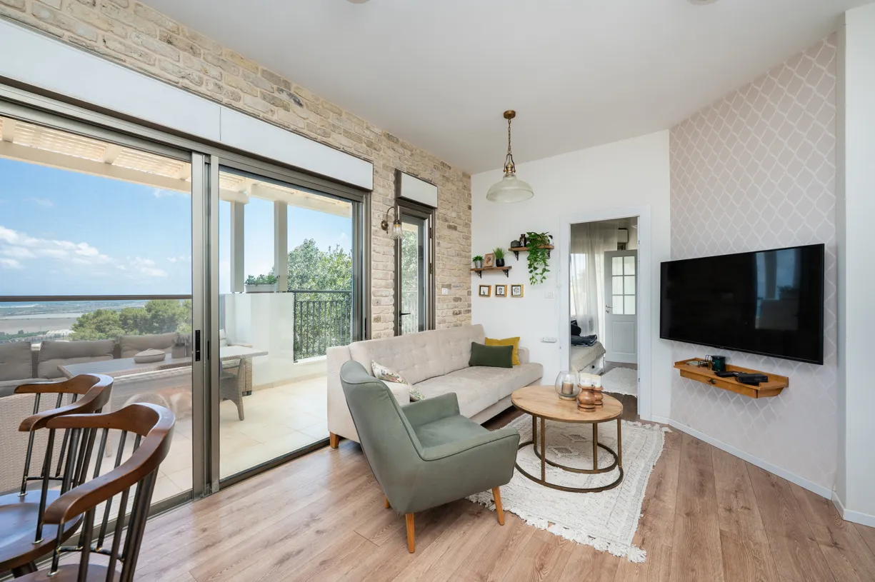 Renovated 3.5-Room Apartment with a 42 sqm Sea-View Terrace | HaShmura, Zichron Yaakov – photo 3