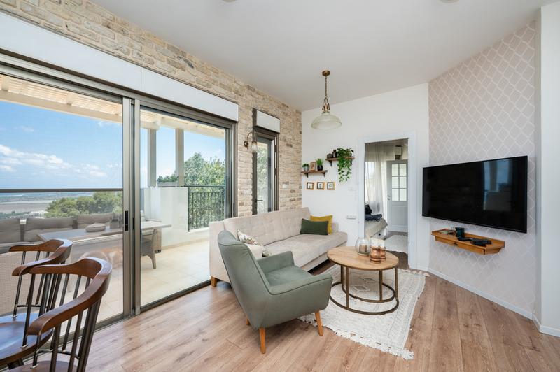 Renovated 3.5-Room Apartment with a 42 sqm Sea-View Terrace | HaShmura – photo 3