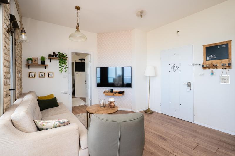 Renovated 3.5-Room Apartment with a 42 sqm Sea-View Terrace | HaShmura – photo 4