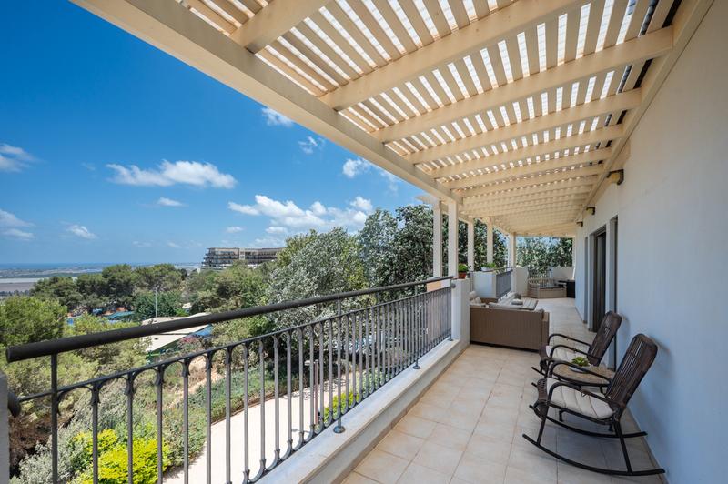 Renovated 3.5-Room Apartment with a 42 sqm Sea-View Terrace | HaShmura – photo 8